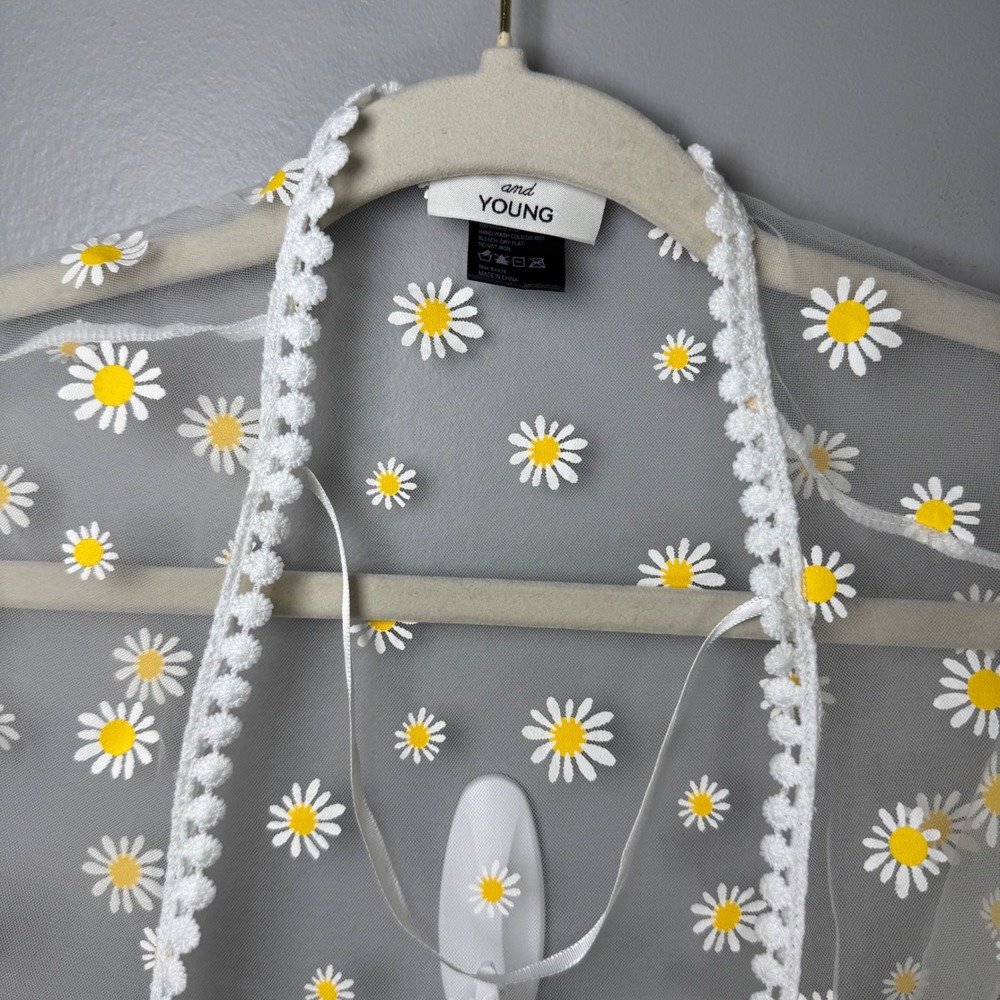 David and Young Daisy Floral Mesh Kimono Cardigan White Sheer Pom Pom FST07813D - Picture 2 of 8